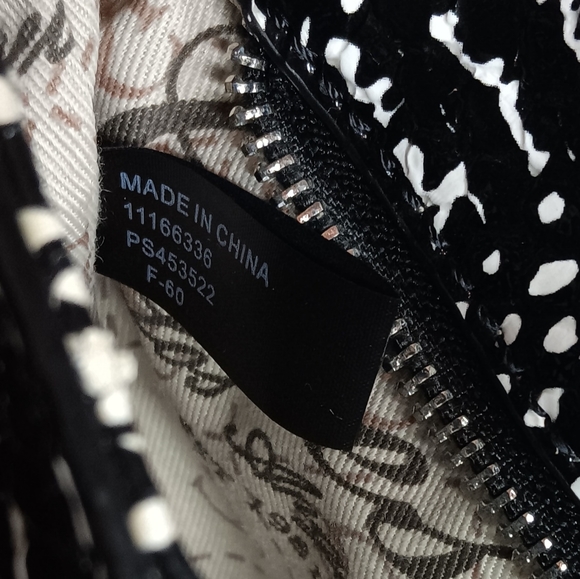 Guess Black-White Embossed Reptile Print Tote Bag - Picture 7 of 10